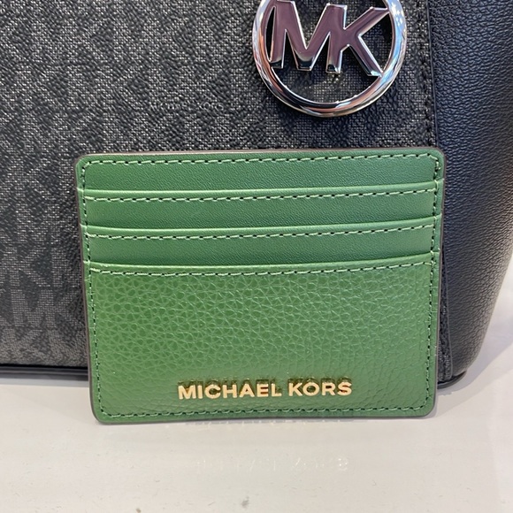 MICHAEL KORS
Large Pebbled Leather Card Holder Case
Fern Green
NWT - Picture 6 of 16